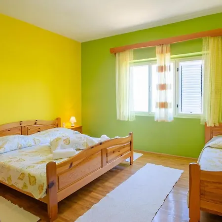 Apartament Beachfront Vuletić - *