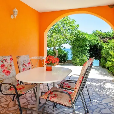 Apartment Beachfront Vuletic -